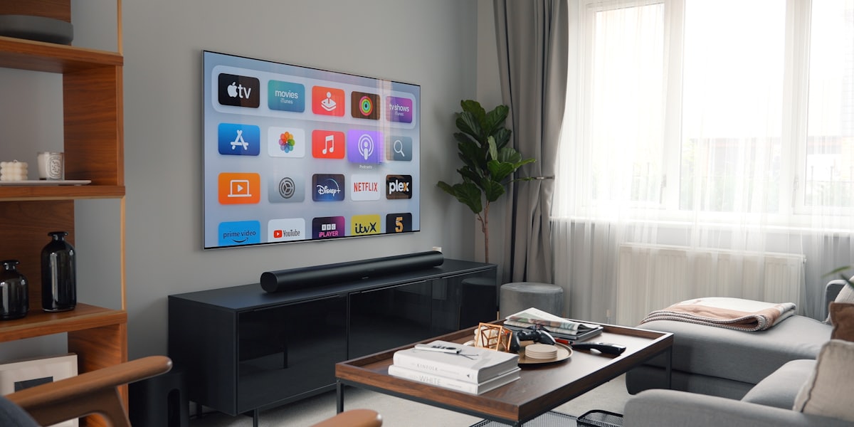 HGiG HDR oyun görüntüsünü temsil eden modern televizyon ve oyun odası kurulumu