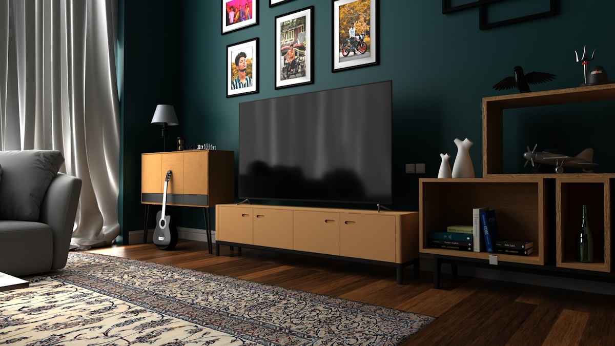 eARC bağlantısını temsil eden modern televizyon ve ev sinema sistemi kurulumu